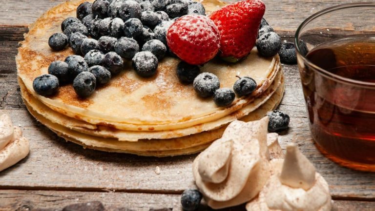 Ich hatte noch nie so flauschige und feine Pfannkuchen in meinem Leben. Sie müssen dies hinzufügen